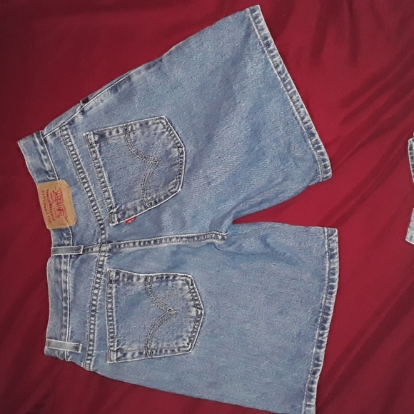 Levis Shorts - Picture 2 of 3